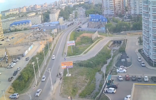 В России автомобиль влетел на тротуар и сбил насмерть троих человек-ВИДЕО 