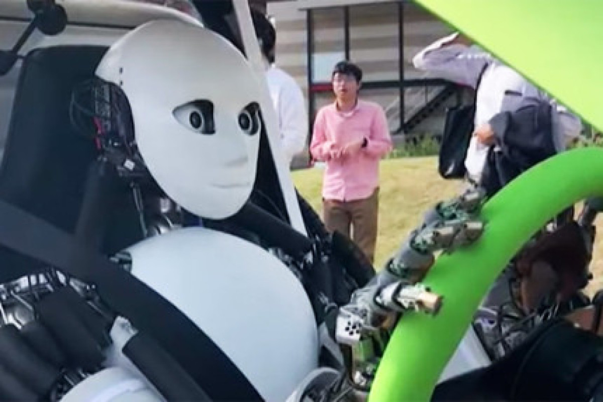 Японский робот-водитель распознает пешеходов, но боится поворотов