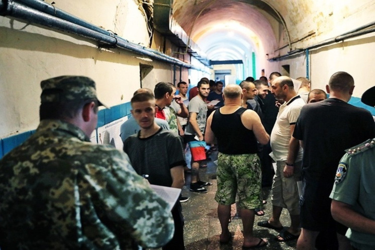 Почти три тысячи украинских зеков отправили на службу в ВСУ