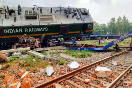 Авария на железной дороге в Индии: столкновение поездов унесло жизни