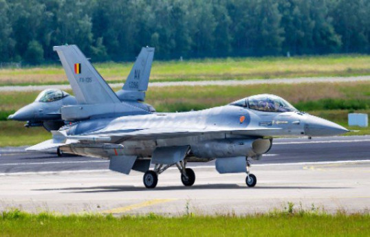 The Times: США специально "тянут" с обучением украинских пилотов на F-16 