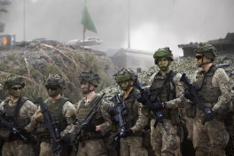 Столтенберг заявил о росте военных расходов стран НАТО на 18%