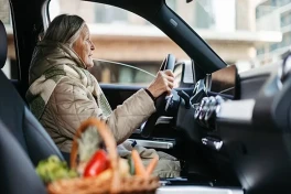 В России предложили запретить водить машину людям старше 70 лет