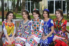 В Таджикистане запретили носить хиджаб