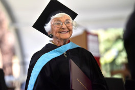Американка получила диплом магистра в 105 лет