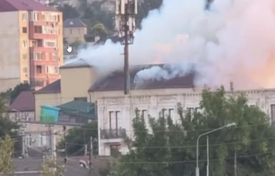 В Дербенте после нападения боевиков сгорели синагога и церковь