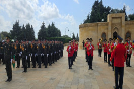 На улицах Баку военные марши и оркестры в честь Дня Вооруженных сил Азербайджана -ФОТО 