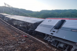 В России пассажирский поезд сошел с рельсов, пострадали 15 человек-ВИДЕО 