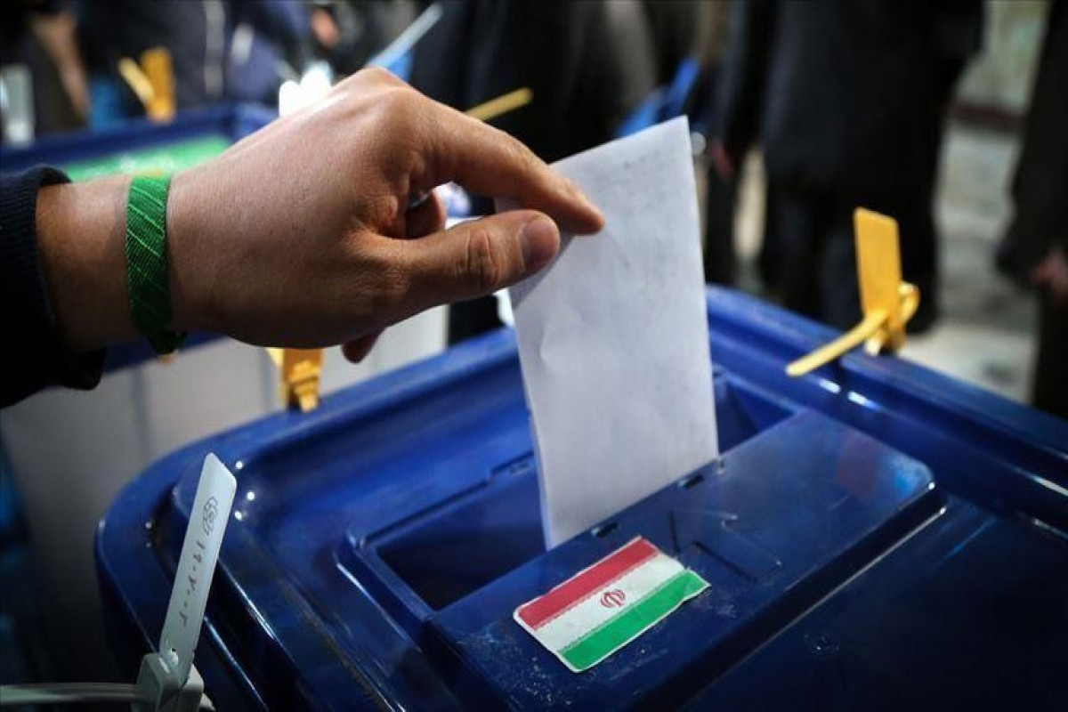 Выборы в Иране: Азербайджанец-реформатор опережает КСИРовских оппонентов 