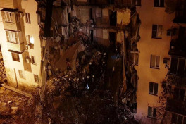 В Стамбуле частично обрушился четырехэтажный дом