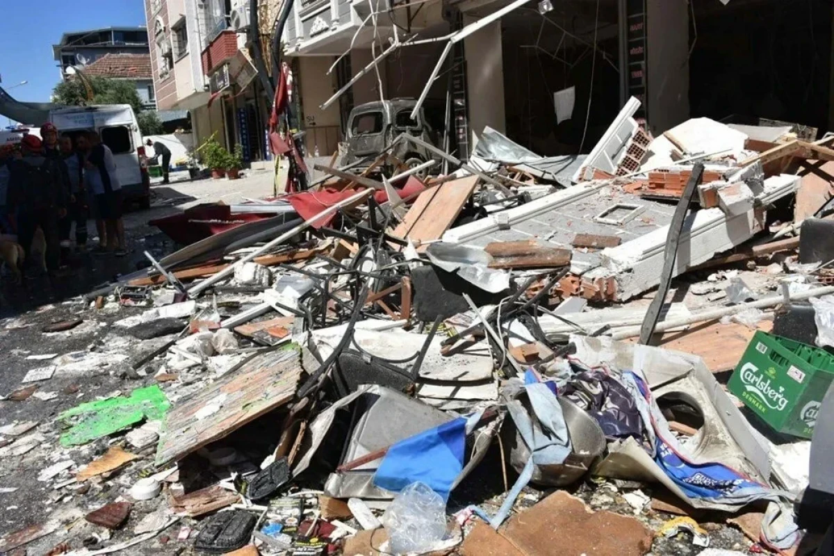 Момент мощного взрыва в Измире попал на камеру-ВИДЕО 
