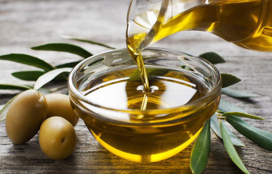 Диетолог рассказала, полезно ли употреблять оливковое масло натощак