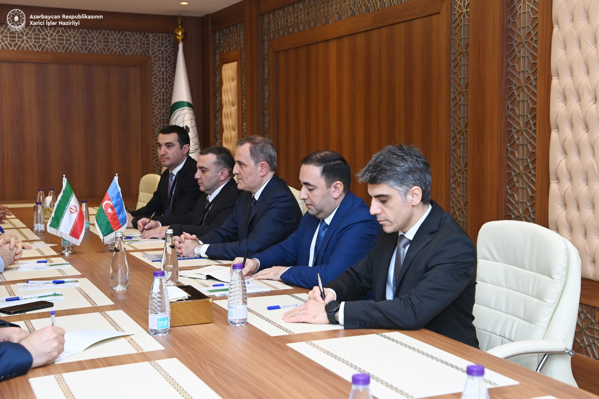 Усилия по вооружению Армении некоторыми государствами представляют угрозу мирному процессу - Джейхун Байрамов 