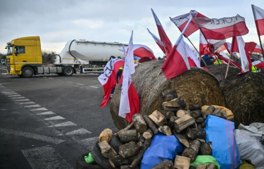 Politico: Польша покупает сельскохозяйственные товары у своего врага — России