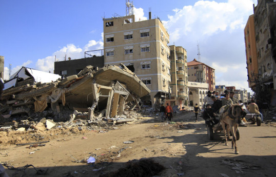 В секторе Газа пять человек погибли при сбросе гуманитарной помощи на толпу-ВИДЕО 