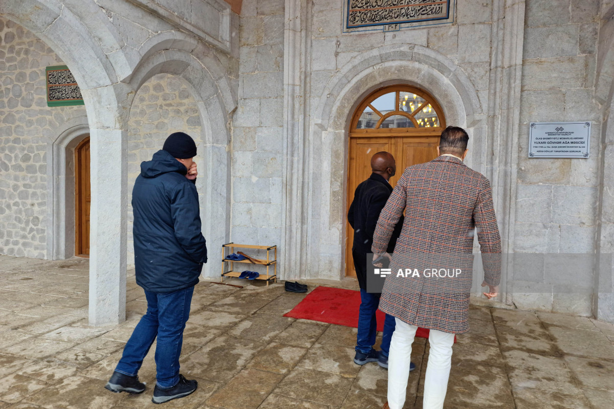 Участники международной конференции по борьбе с исламофобией посетили мечеть Юхары Говхар-ага в Шуше -ФОТО 
