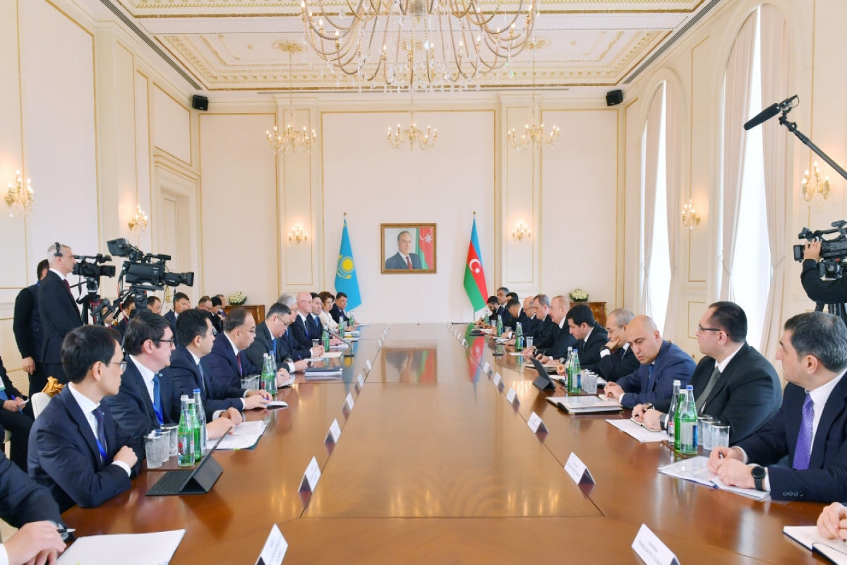 Президенты Азербайджана и Казахстана провели встречу в узком составе-ОБНОВЛЕНО 