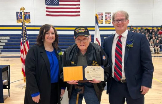 В США 99-летний ветеран получил школьный аттестат