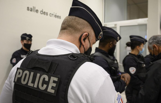 Во Франции школьник угрожал зарезать учительницу и полицейских