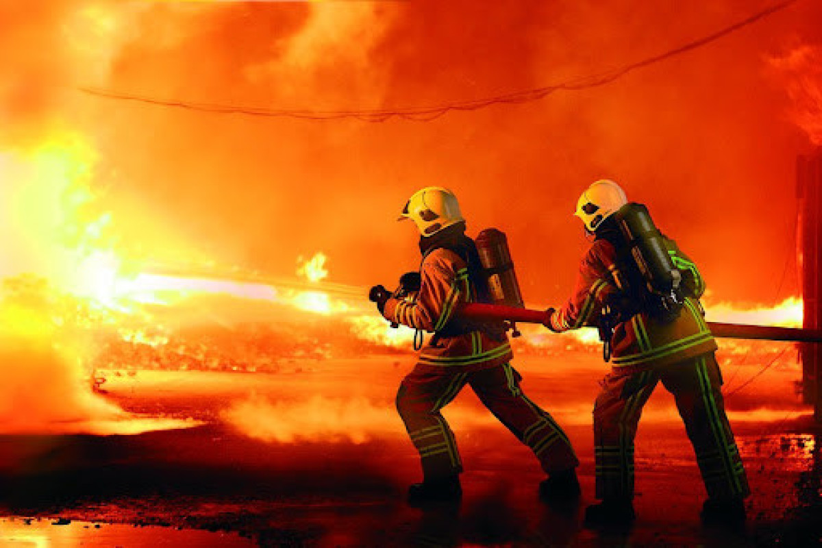 В Баку горит отель - Эвакуировано 25 человек - ОБНОВЛЕНО 