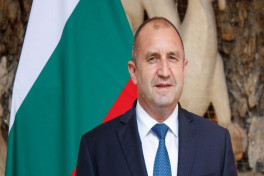 Президент Болгарии отменил визит в Баку из-за внутриполитических проблем