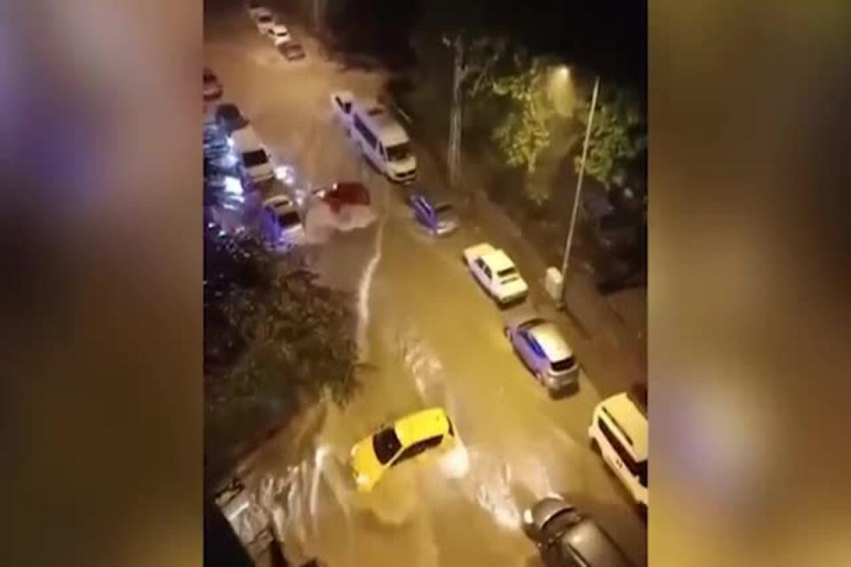 Улицы Анкары затопило ливнями-ВИДЕО 