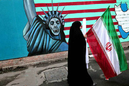 Иран продолжает "душить" США и Англию санкциями