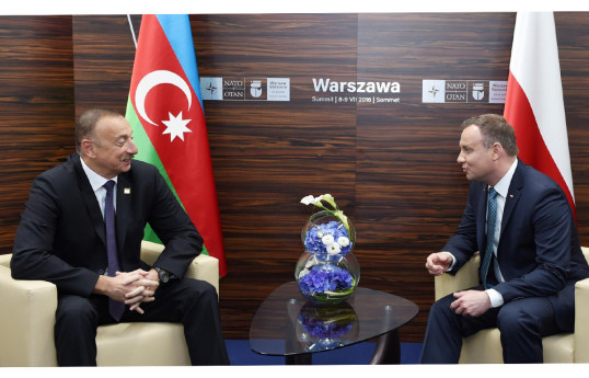 Ильхам Алиев направил поздравительное письмо президенту Польши