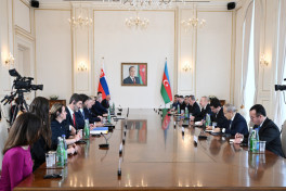 Президент Азербайджана и премьер-министр Словакии проводят встречу в расширенном составе