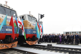 Глава АЖД назвал дату открытия дороги "Баку-Тбилиси-Карс"