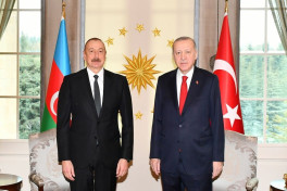 Алиев пригласил Эрдогана в Баку