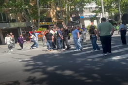 Участники акции протеста перекрыли дорогу Армения-Иран