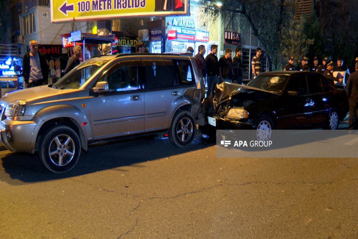 В Баку столкнулись два автомобиля, пострадал пассажир-ФОТО 