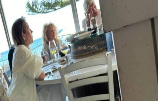 Алла Пугачева обедает на Кипре в компании Олега Тинькова-ФОТО 