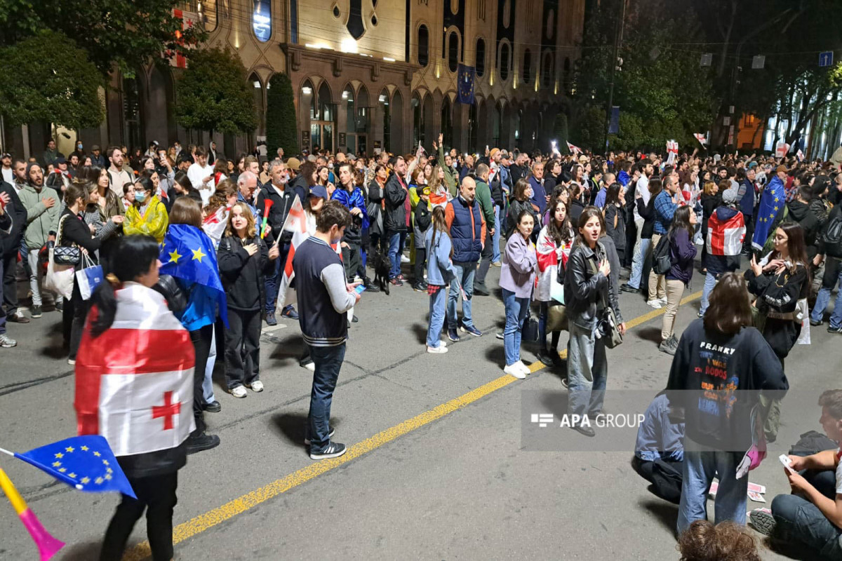 В Тбилиси возобновились протесты против закона об иноагентах-ФОТО 