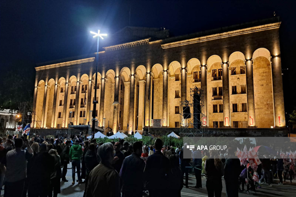 В Тбилиси возобновились протесты против закона об иноагентах-ФОТО 