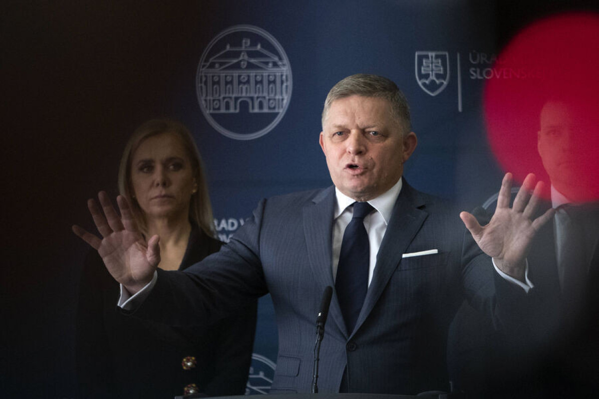 Премьер-министр Словакии после операции находится в искусственной коме