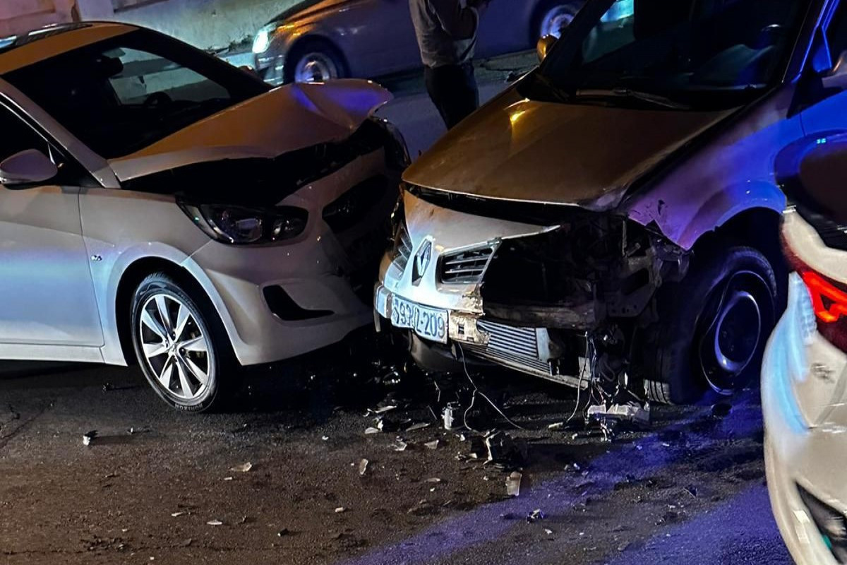 В Баку произошла цепная авария, есть пострадавший-ФОТО 
