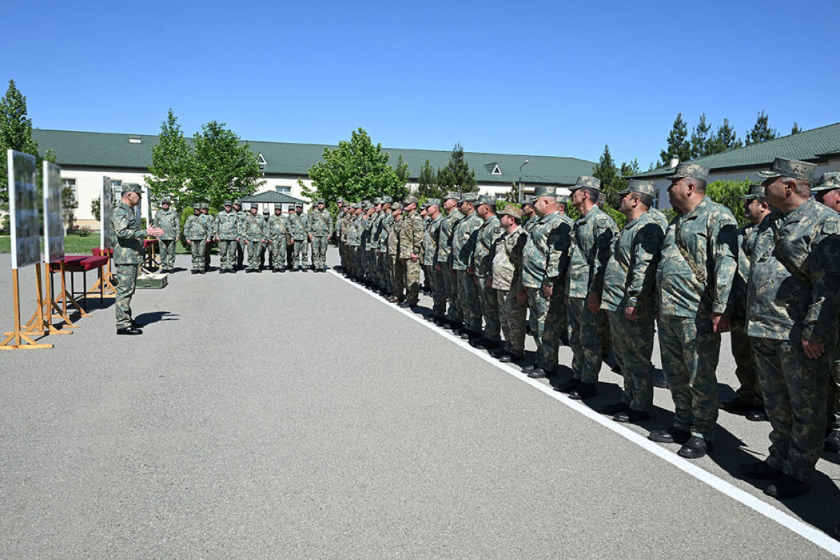 Начальник Генштаба ВС Азербайджана посетил артиллерийские подразделения