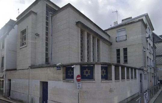 Французские полицейские застрелили человека, который поджёг синагогу