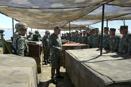 Начальник Генштаба ВС Азербайджана посетил артиллерийские подразделения