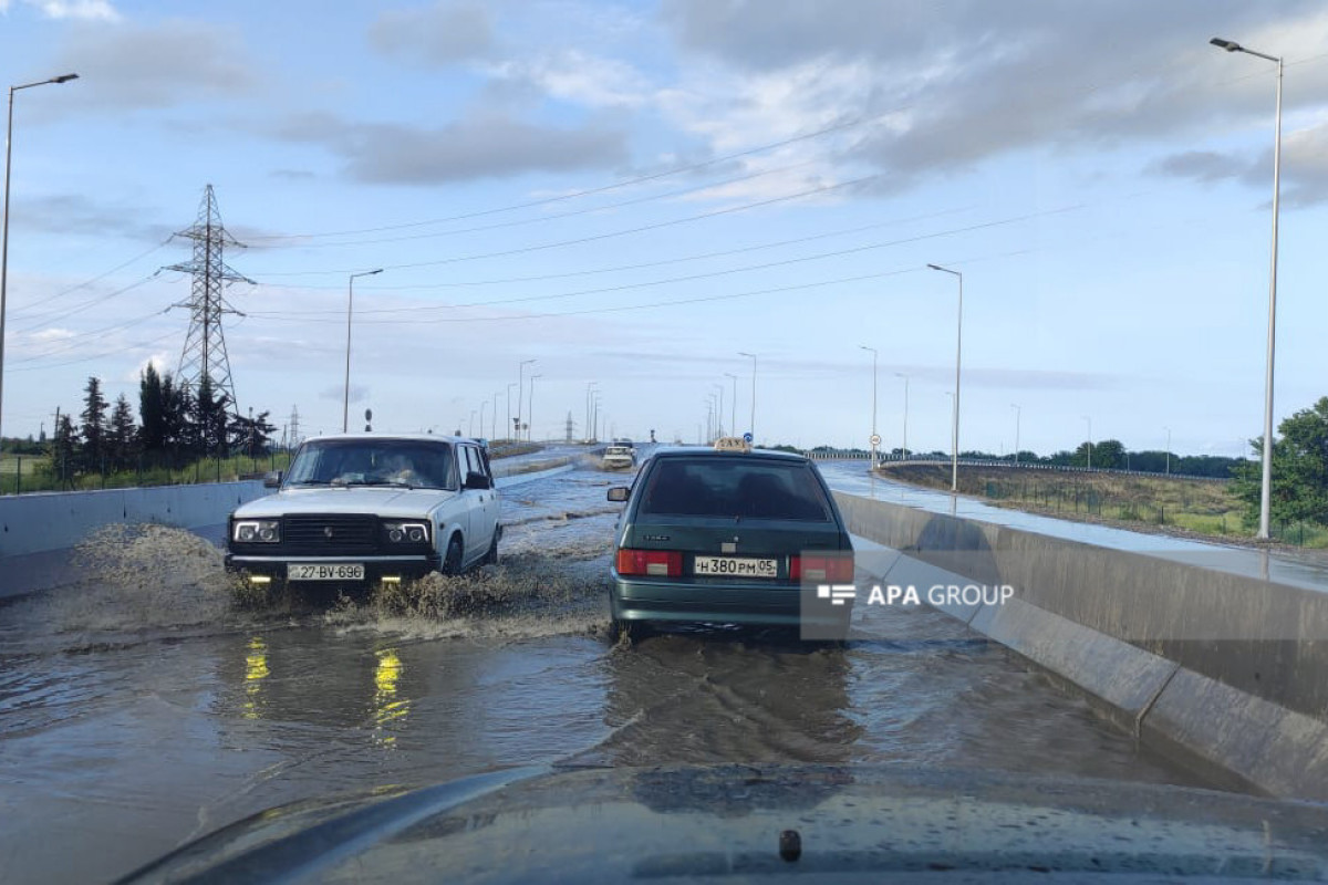 Автодорогу Губа-Хачмаз затопил сель-ФОТО 