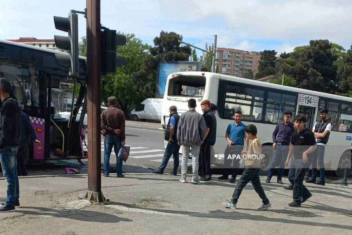 В Баку произошло ДТП с участием пассажирских автобусов, много пострадавших -ФОТО 
