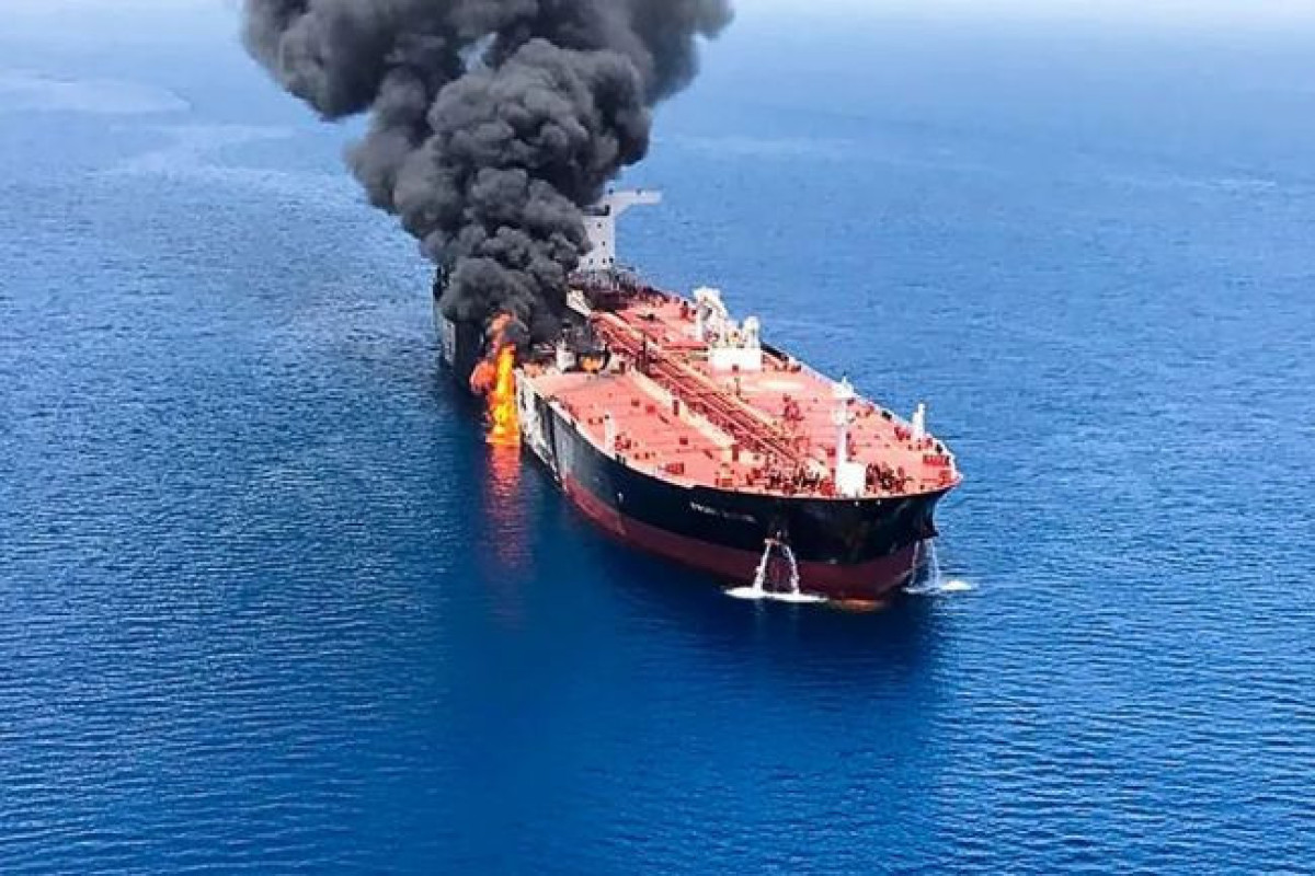 Хуситы вновь раз атаковали танкер с российскими нефтепродуктами