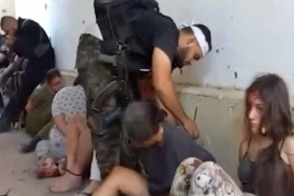 Опубликовано видео издевательств ХАМАС над заложницами-ВИДЕО 