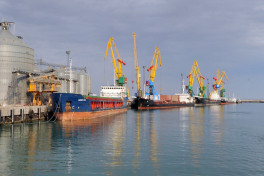 В порту Актау будет построен контейнерный хаб
