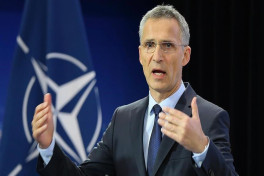 Столтенберг: НАТО не собирается брать Украину под "защитный зонтик"