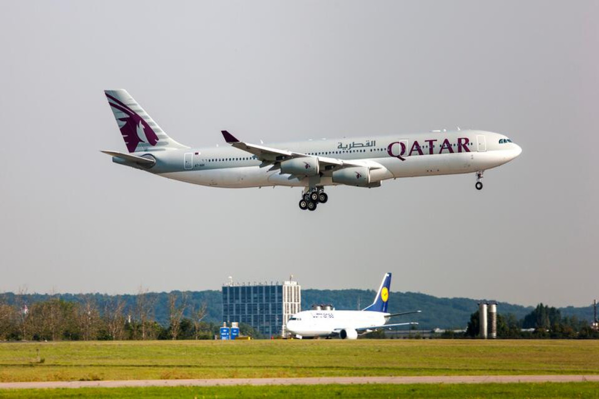 На рейсе Qatar Airways пострадали 12 человек