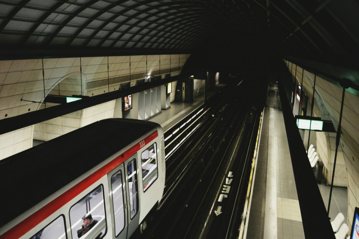Во Франции мужчина напал с ножом на пассажиров метро, есть пострадавшие