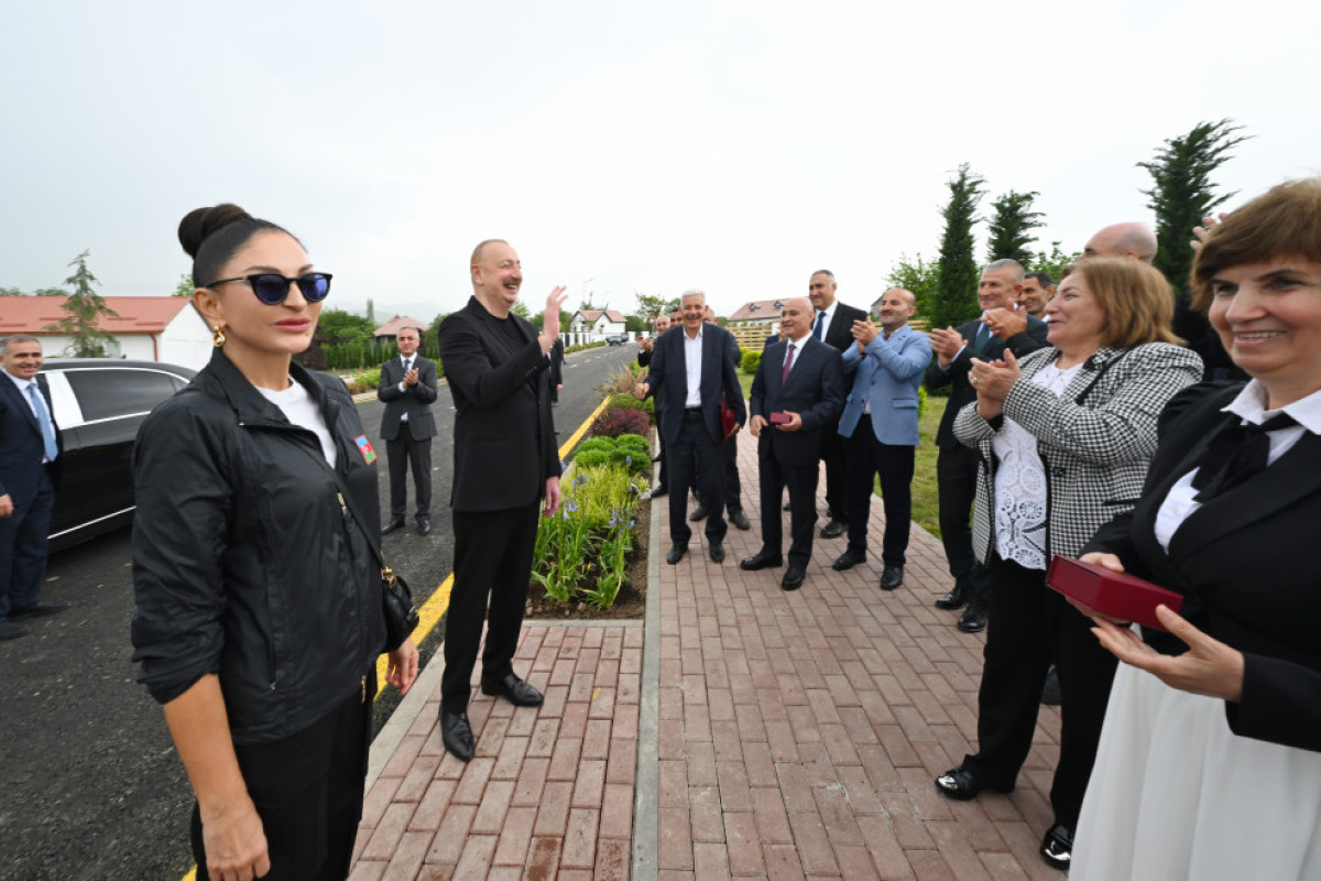 Визит Президента и первой леди в Ходжалы: Ильхам Алиев и Мехрибан Алиева вручили жителям ключи от квартир-ФОТО -ОБНОВЛЕНО 
